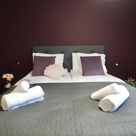 Spacious Haven Near Mall And Convention Center 아파트